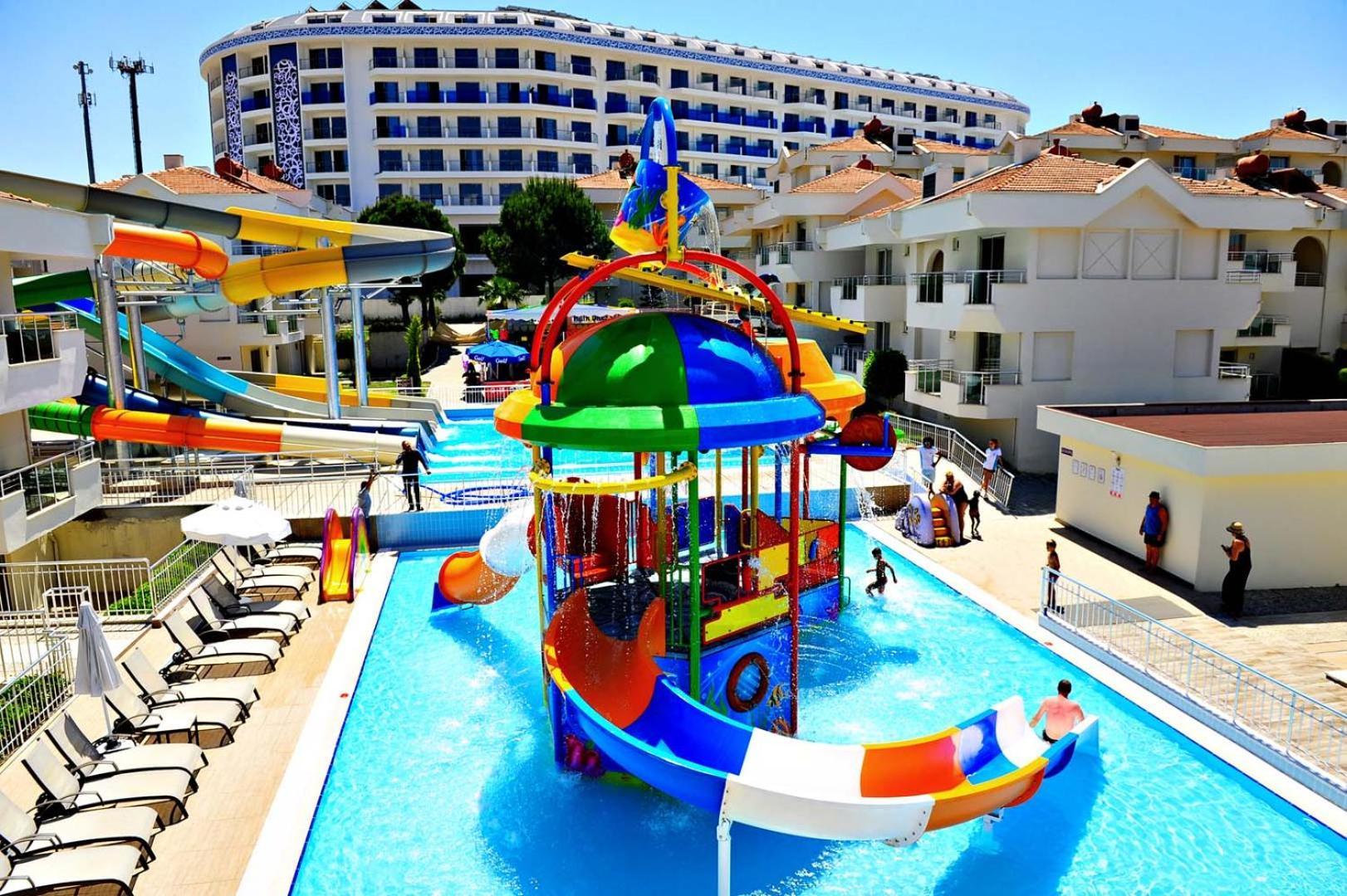 Dream Family Club Hotel Side Exterior photo